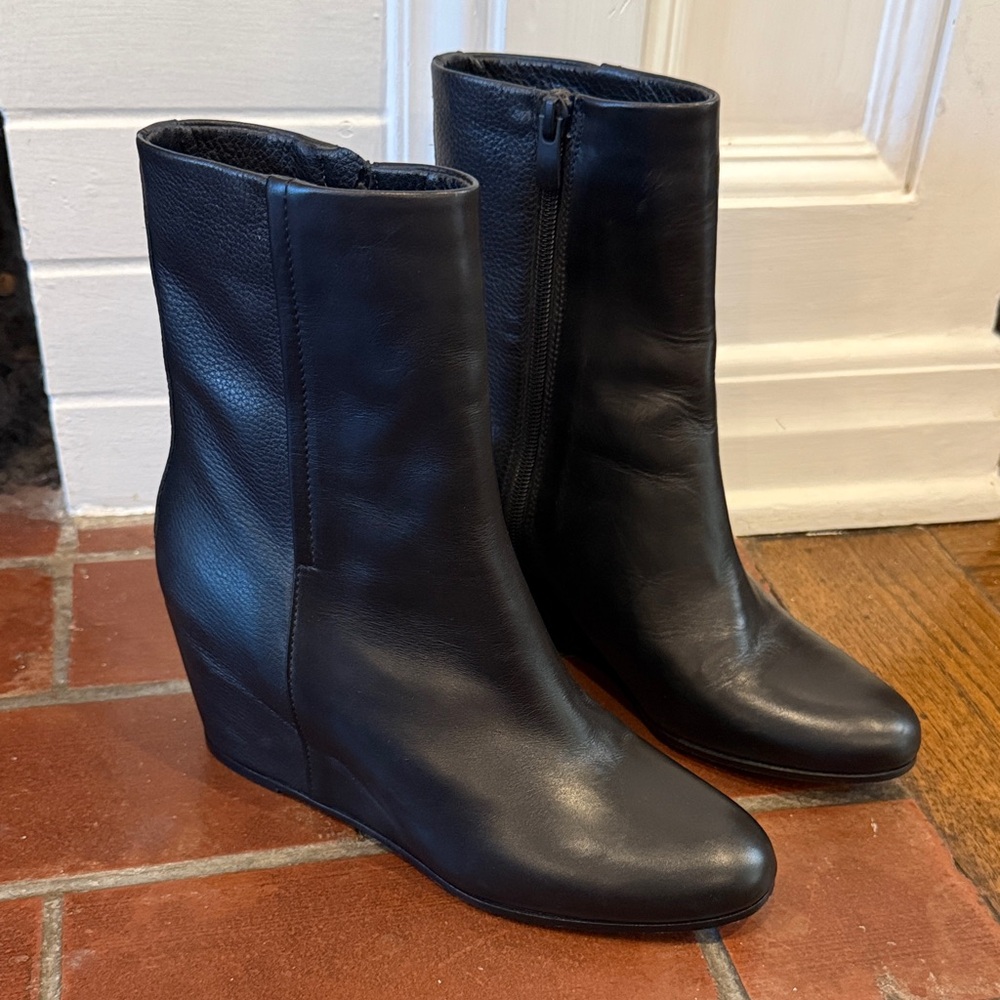 Elegant Black Leather Wedge Boots